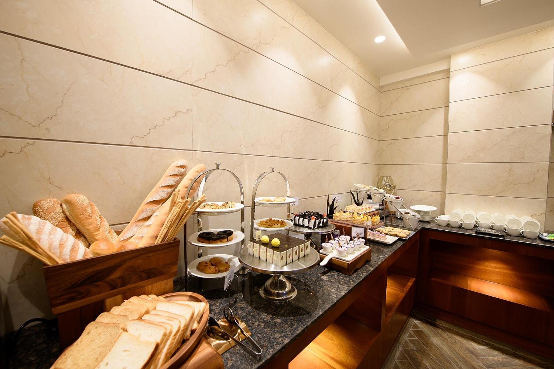 Best Western Plus Revanta Mcleod Ganj Дхарамсала Екстериор снимка